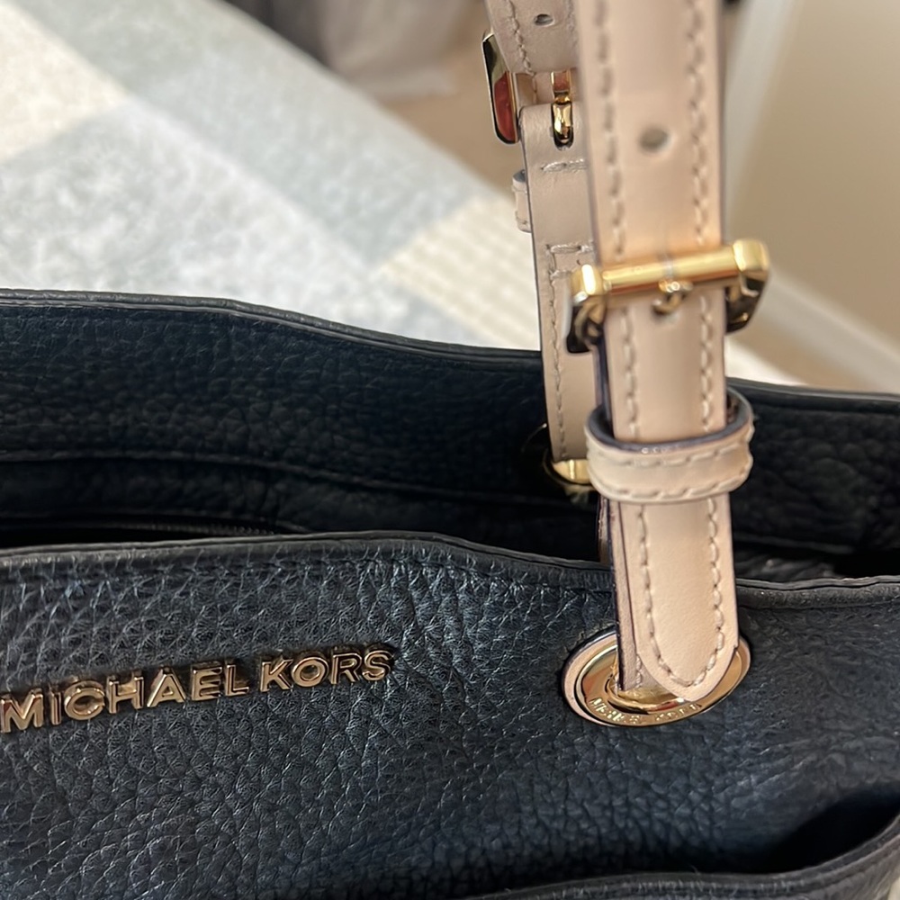 Michael Kors Shoulder Bag - Picture 7 of 12
